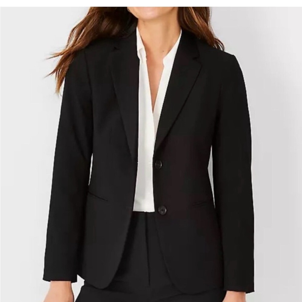 Banana Republic Women’s Classic Black 2 Button Wool Blazer size 6/8
